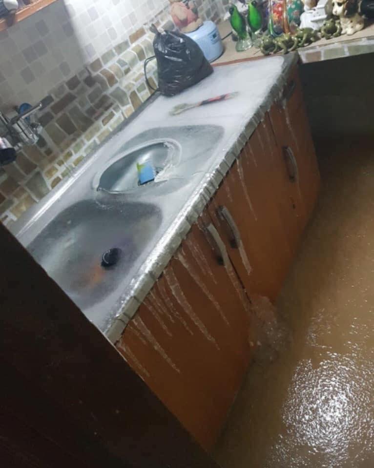 Nghe lời chủ nhà để nước nhỏ giọt tránh đóng băng, cô gái nhận kết thảm thương-3