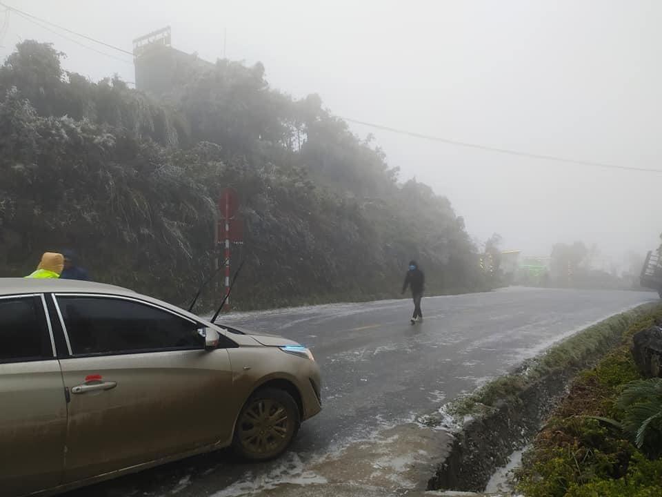 CẢNH BÁO: Băng tuyết trơn trượt, các tài xế đi săn tuyết phải hết sức thận trọng-5