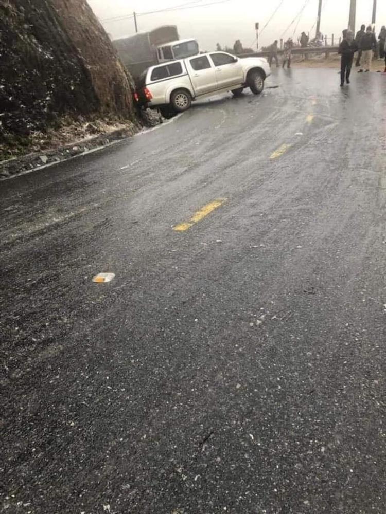 CẢNH BÁO: Băng tuyết trơn trượt, các tài xế đi săn tuyết phải hết sức thận trọng-6