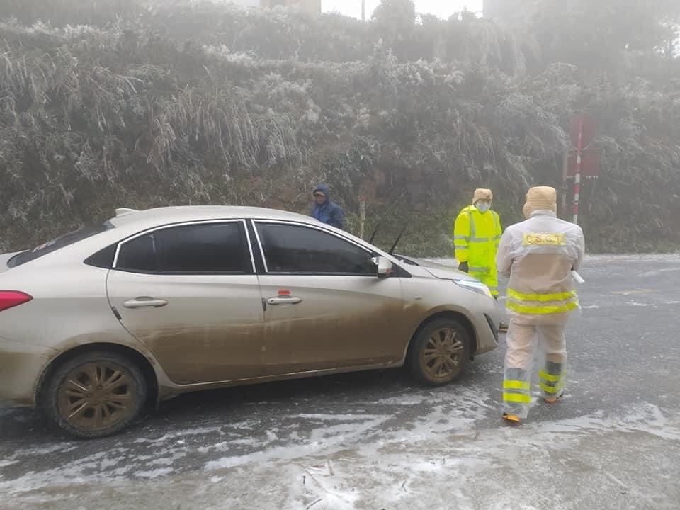 CẢNH BÁO: Băng tuyết trơn trượt, các tài xế đi săn tuyết phải hết sức thận trọng-9