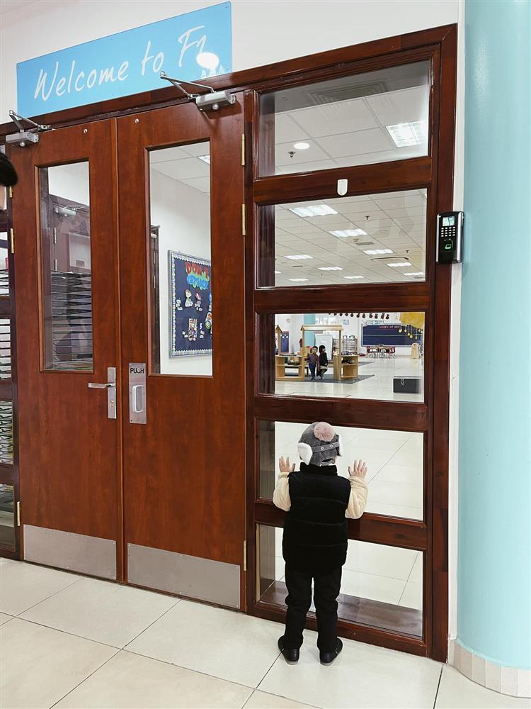 Á hậu Tú Anh lần đầu hé lộ bố chồng quyền lực-4