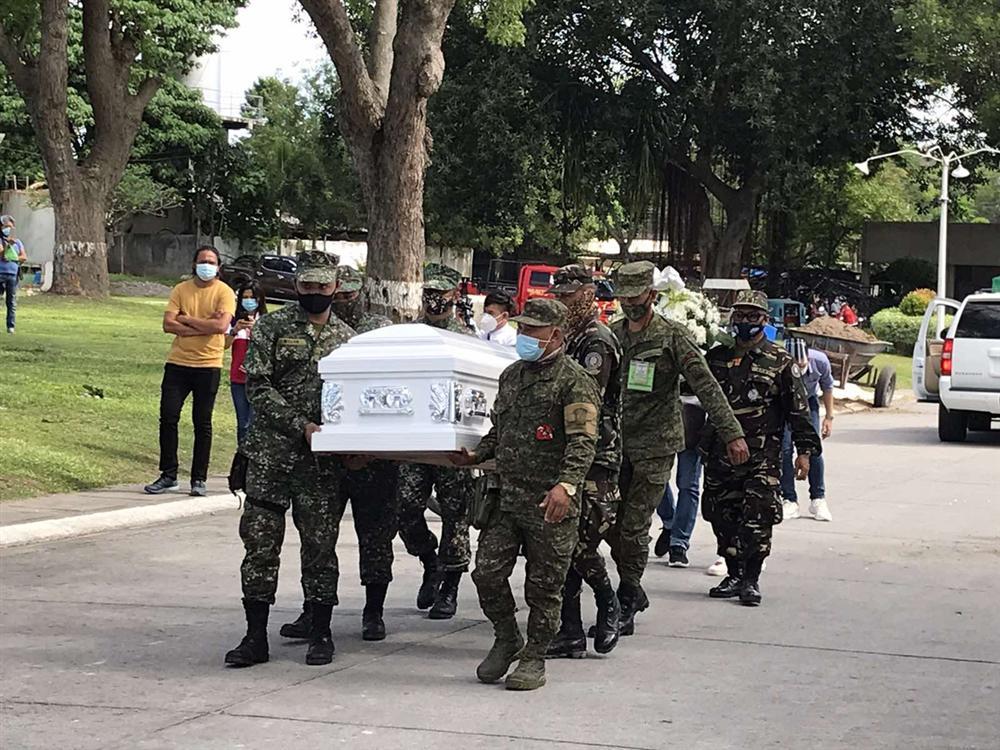 Người đẹp Philippines đã được an táng tại quê nhà-1