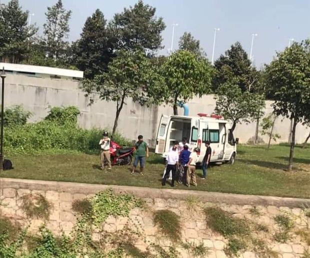 TP.HCM: Cãi nhau với người yêu, cô gái nhảy cầu tự tử nhưng bị gãy chân vì nước cạn-2