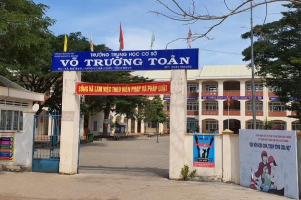 Mẹ nữ sinh lớp 7 tự đẻ trong phòng tắm từng sinh con lúc 14 tuổi-3