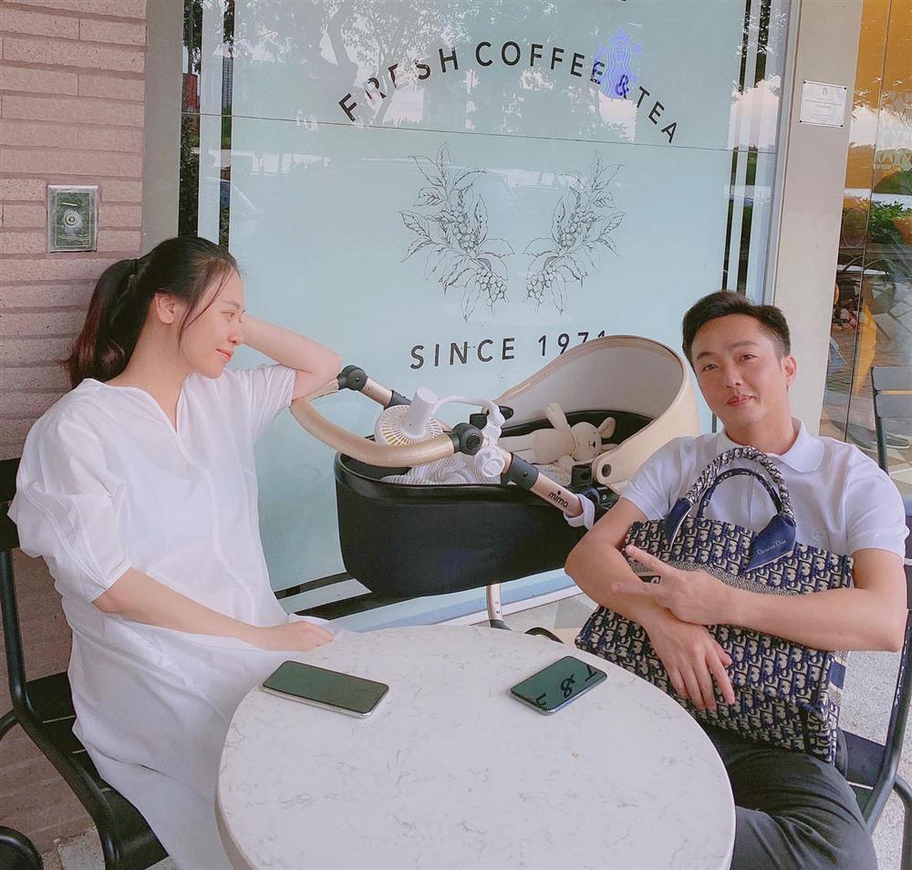 Gu thời trang đồng điệu và sặc mùi tiền của Cường Đô La - Đàm Thu Trang-8