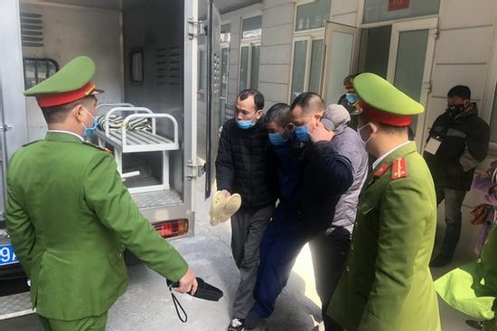 Hà Nội: Ảo giác vợ ngoại tình, chồng cầm dùi đục sát hại vợ rồi tự sát