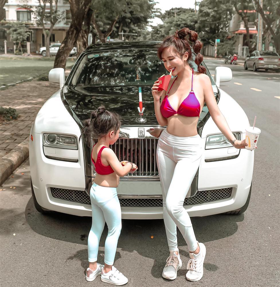 Vợ chồng Minh Nhựa khiến dân tình đỏ mặt với hình phây sặc mùi giường chiếu-7