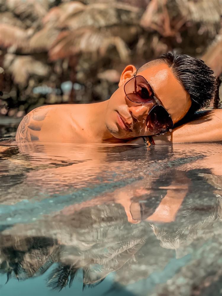 Vợ chồng Minh Nhựa khiến dân tình đỏ mặt với hình phây sặc mùi giường chiếu-4