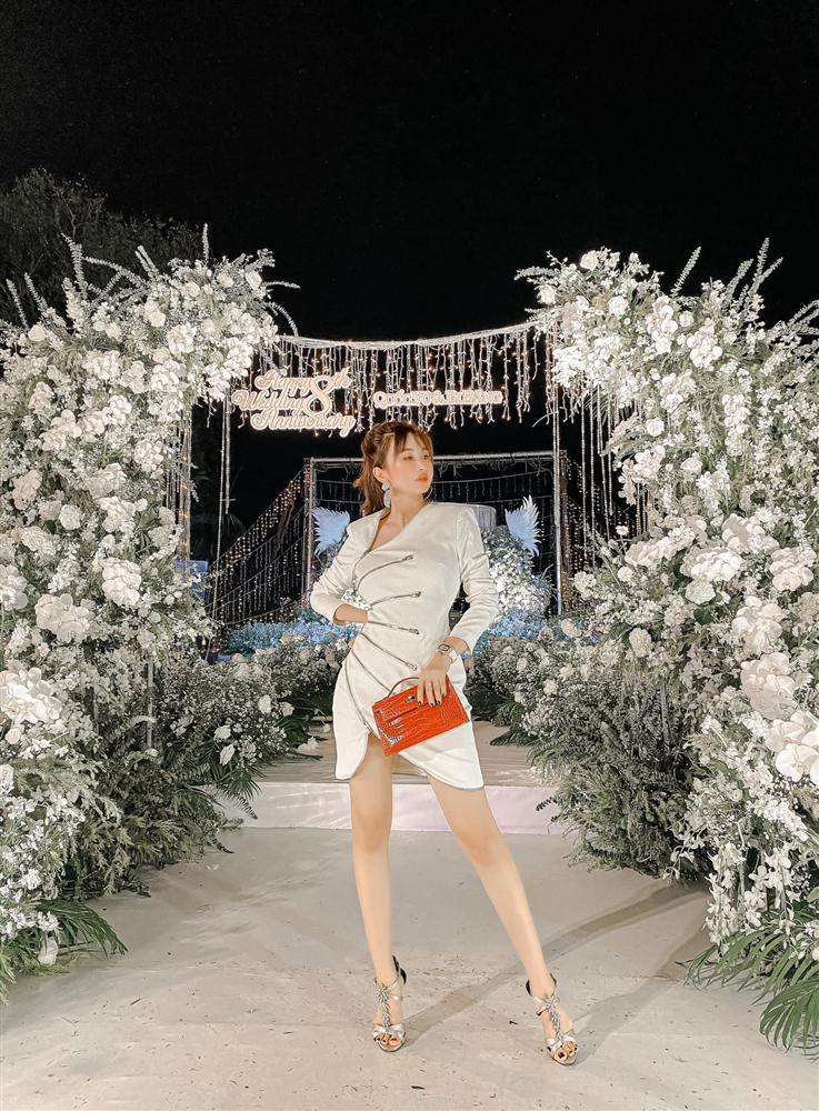 Vợ chồng Minh Nhựa khiến dân tình đỏ mặt với hình phây sặc mùi giường chiếu-8