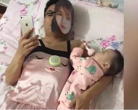 Cười ngất với loạt ảnh các ông bố cao tay giả làm mẹ chiêu dụ con hợp tác răm rắp-2