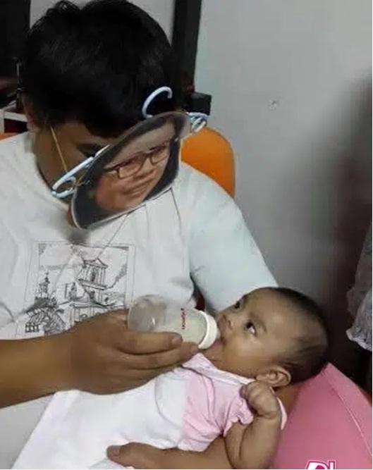 Cười ngất với loạt ảnh các ông bố cao tay giả làm mẹ chiêu dụ con hợp tác răm rắp-3