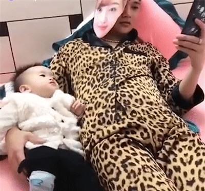 Cười ngất với loạt ảnh các ông bố cao tay giả làm mẹ chiêu dụ con hợp tác răm rắp-6