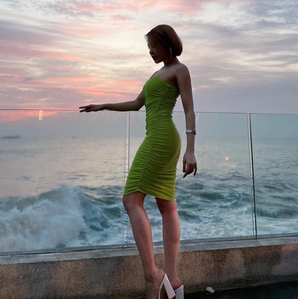 Giật mình hot girl Trâm Anh làm đẹp: Đắp mặt nạ, nằm trợn mắt khoe môi dày như tiêm filter-4