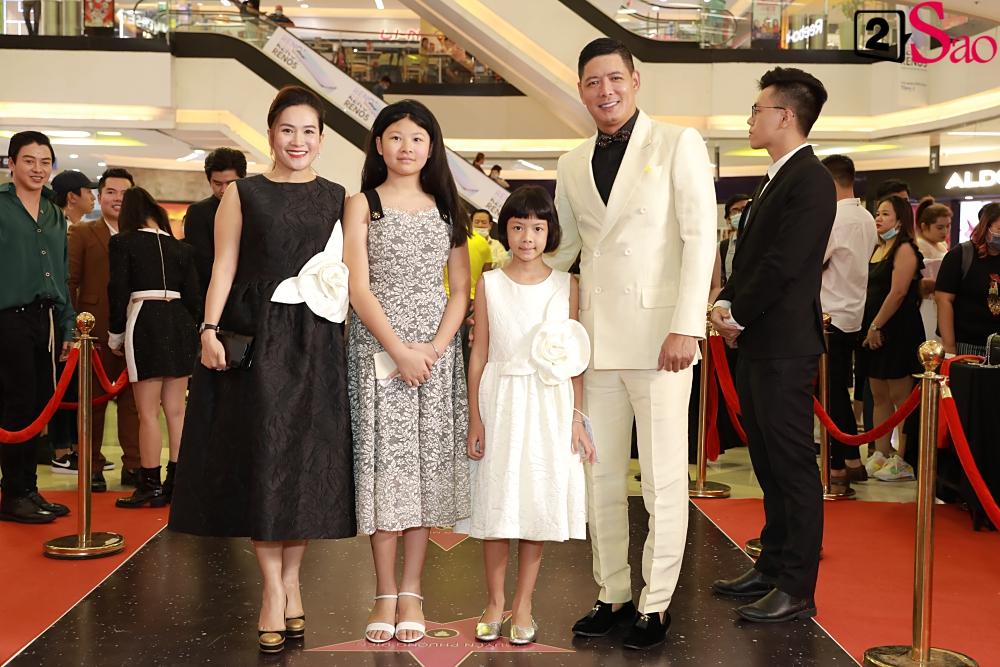 Trương Hồ Phương Nga rạng rỡ bên các võ sĩ 6 múi tại sự kiện ra mắt phim Sám hối-4