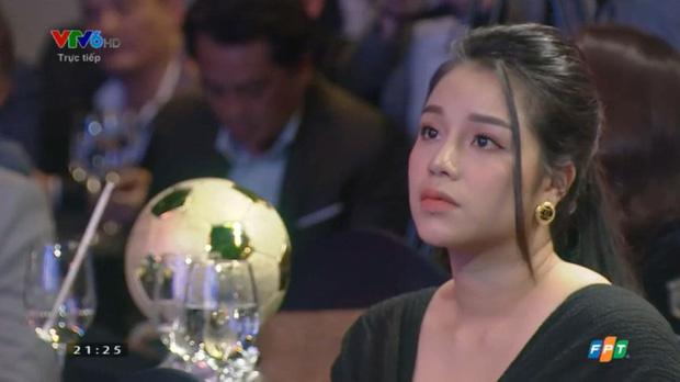 Khánh Linh - vợ Bùi Tiến Dũng lần đầu xuất hiện sau đám cưới, nhan sắc tăng lên vài chân kính-1