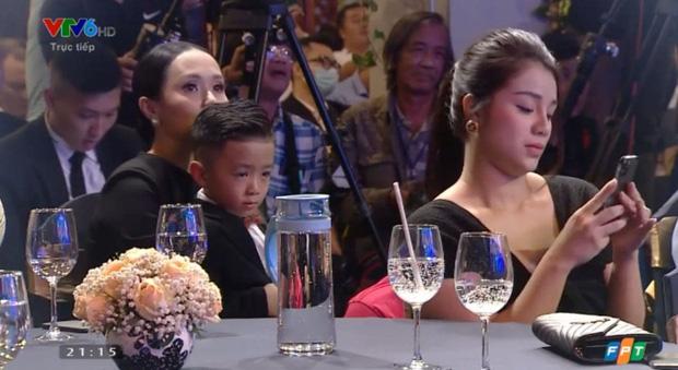 Khánh Linh - vợ Bùi Tiến Dũng lần đầu xuất hiện sau đám cưới, nhan sắc tăng lên vài chân kính-2