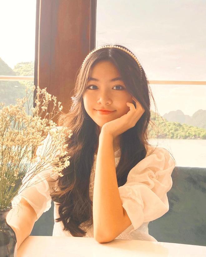 Con gái xinh đẹp của MC Quyền Linh bị so ảnh sự kiện và ảnh sống ảo trên phây-3