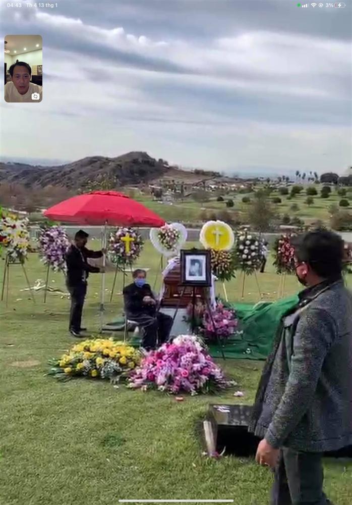 Hoài Linh thức trắng đêm tiễn đưa mẹ về nơi an nghỉ cuối cùng-5