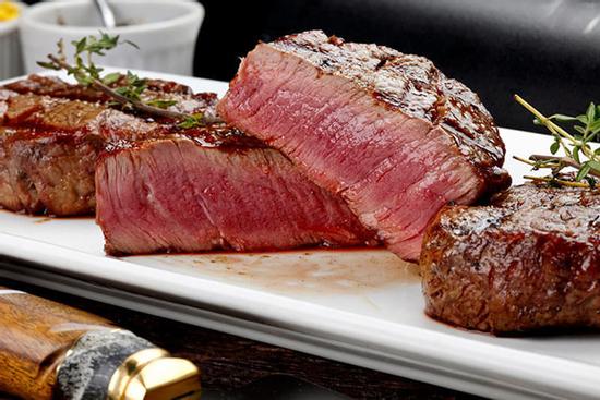 Dù có vội thế nào thì dân văn phòng cũng đừng ăn những món này vào bữa trưa