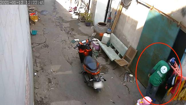 Clip: Gã đàn ông thó chiếc xe đẩy mang về, CĐM thắc mắc Nói với con thế nào?-1