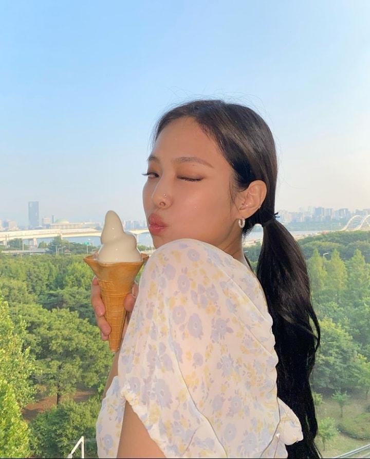 3 dáng pose đặc trưng của Jennie BLACKPINK có ngay ảnh triệu like-3