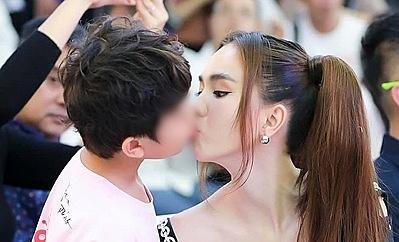 Hôn trẻ sai cách, Ngọc Trinh có thể gặp rắc rối gì?-1