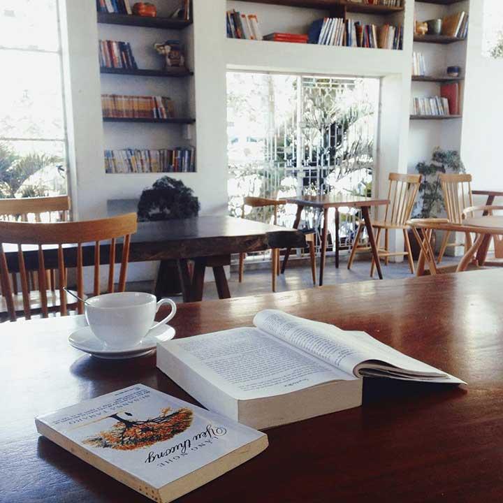 Bao trọn không gian yên tĩnh với những quán cafe sách ở Sài Gòn-2