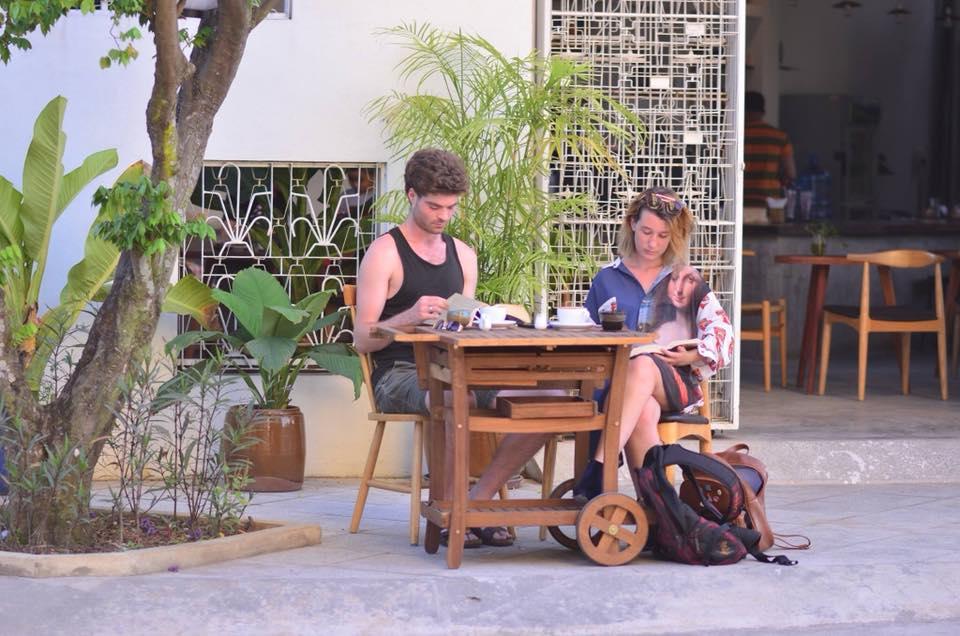 Bao trọn không gian yên tĩnh với những quán cafe sách ở Sài Gòn-3