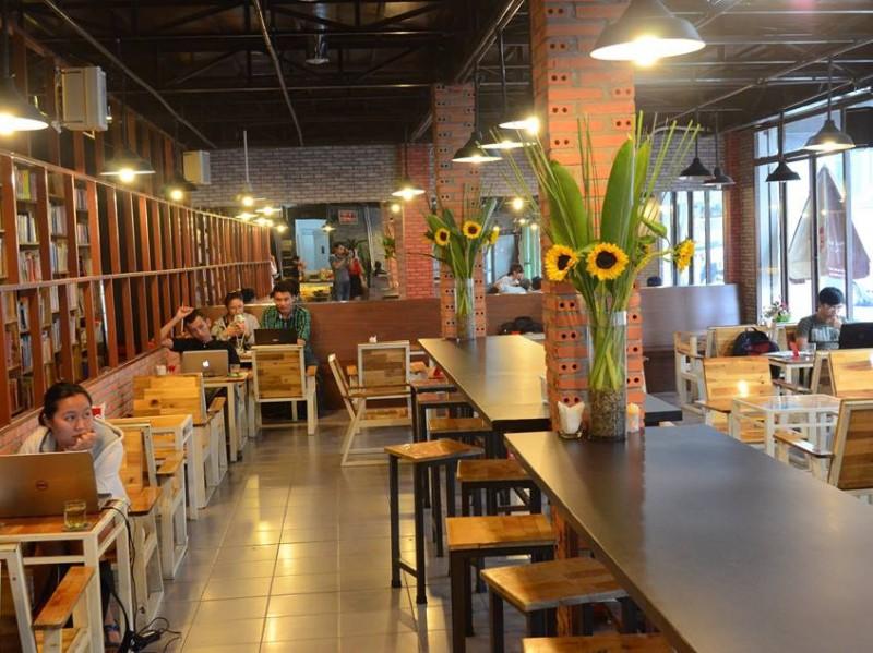 Bao trọn không gian yên tĩnh với những quán cafe sách ở Sài Gòn-5