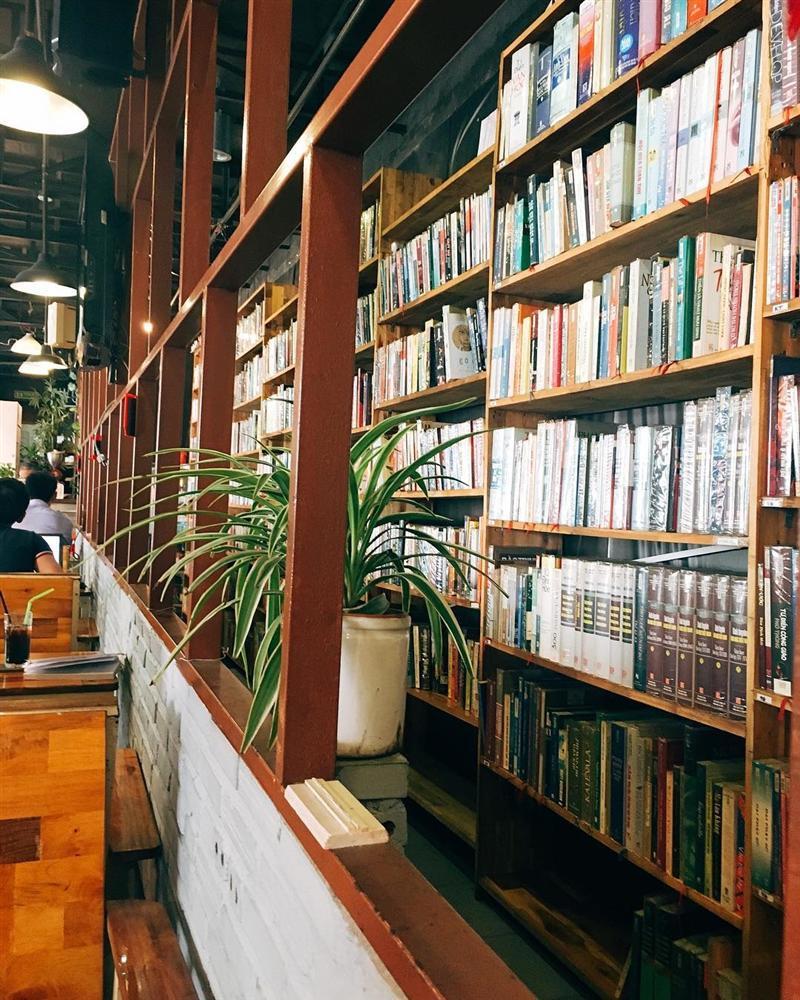 Bao trọn không gian yên tĩnh với những quán cafe sách ở Sài Gòn-6