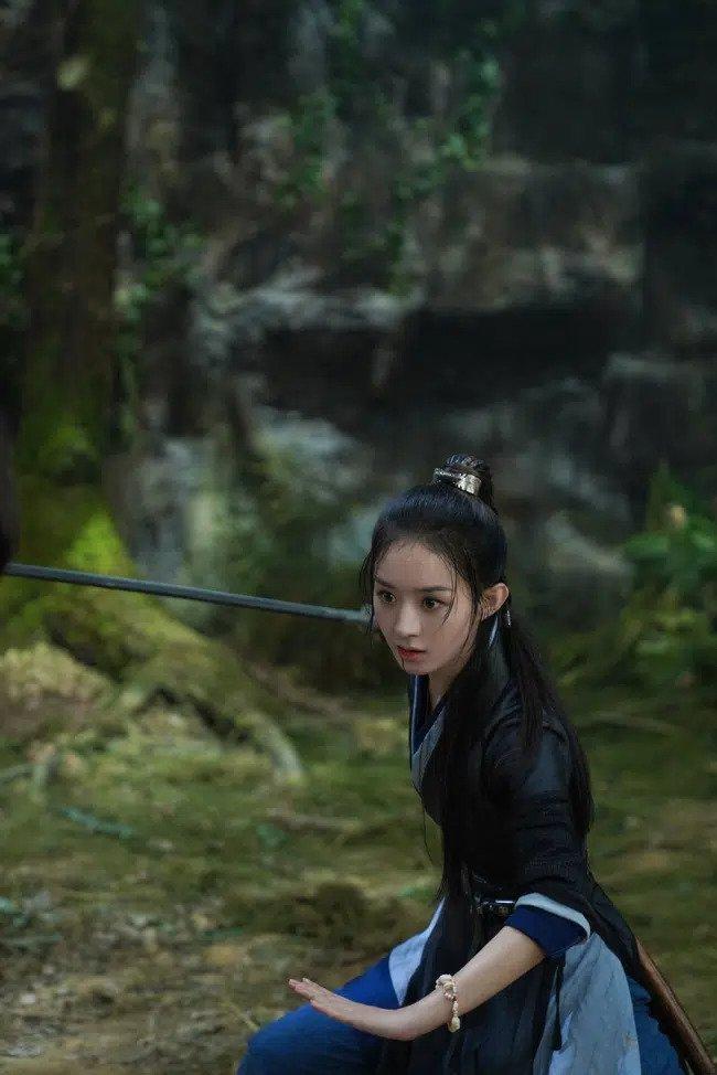 Hữu Phỉ: Triệu Lệ Dĩnh trúng độc nằm trong tay Vương Nhất Bác, netizen phản ứng ngược đời-5