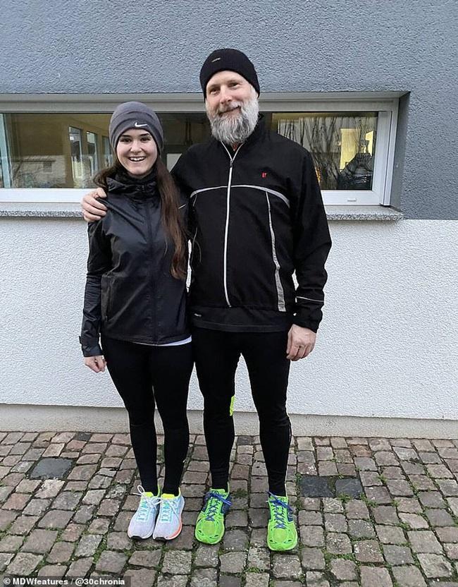 Trúng tiếng sét ái tình, nữ sinh yêu giáo sư hơn tận 27 tuổi, soi nhan sắc ai cũng ngỡ ngàng-3