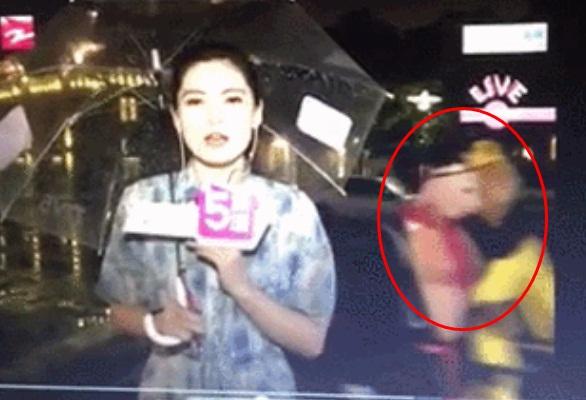 Không thể nhịn cười trước những giây phút lỡ làng trên sóng truyền hình-2