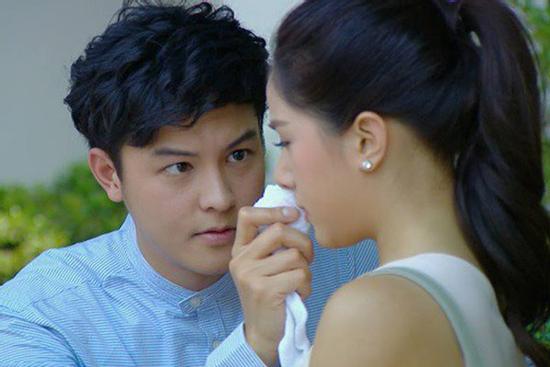 Quyết lấy chồng góa vợ, có 4 con riêng, đêm tân hôn anh thủ thỉ khiến tôi căm hận