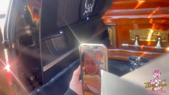 Hoài Linh khóc nức nở tiễn biệt mẹ qua màn hình facetime-1