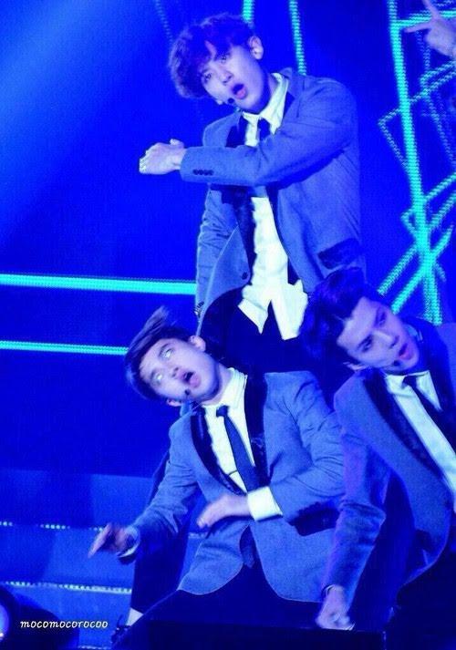 Những khoảnh khắc hài té ghế, hãi kinh dị cực hiếm của dàn Idos Kpop-10