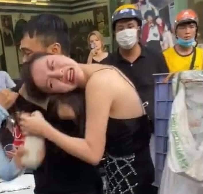 Tiểu tam phố Lý Nam Đế bị chê mặt nhựa vì phẫu thuật theo quản lý-1