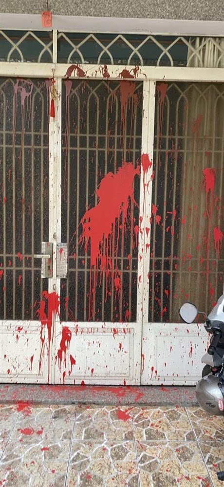 Clip: Vợ vay 4 tỷ đồng chơi đề, chồng con bị giang hồ giở trò bẩn thỉu-3