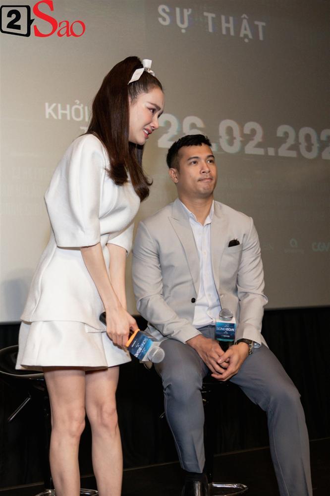 Nhã Phương vừa khóc nấc vừa xin lỗi vì tới trễ họp báo 2 tiếng-3