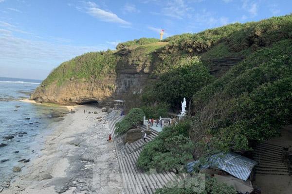 Cảnh tượng kỳ vĩ ở vách đá dựng đứng, cao 600 m-1