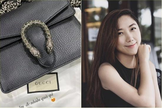 Ăn mặc giản dị, không ngờ em gái Trấn Thành khoe một lúc 3 chiếc túi hàng hiệu mới tinh