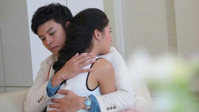 Chồng mời nữ đồng nghiệp về nhà chơi, vừa vào bếp anh ta run bắn trước thứ vợ để lại-2