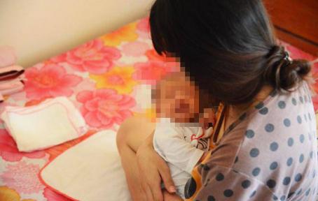 Vụ nữ sinh lớp 7 đẻ con trong nhà tắm: Công an lên tiếng về cha đứa bé-1