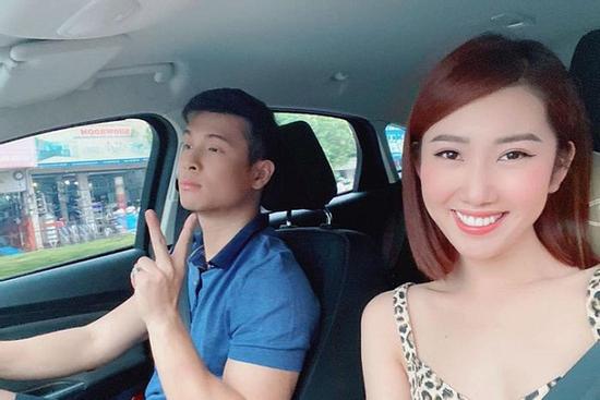 Thúy Ngân 'bẻ lái' cao tay khi được hỏi tình yêu với Trương Thế Vinh