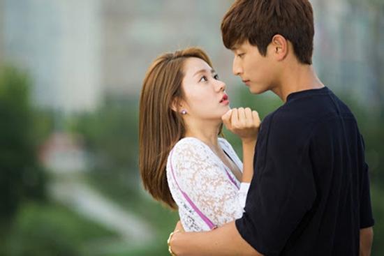 Nam sinh chi 25 triệu thuê bạn gái nhưng có hành động khiếm nhã và cái kết