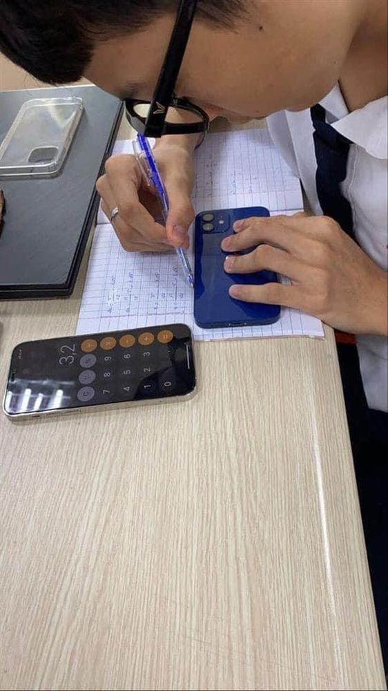 Loạt ảnh bá đạo khi thầy cô giáo đua nhau bắt trend trào lưu thước kẻ-2