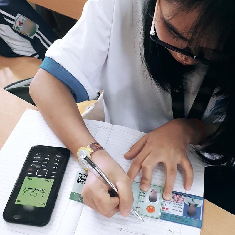 Loạt ảnh bá đạo khi thầy cô giáo đua nhau bắt trend trào lưu thước kẻ-4