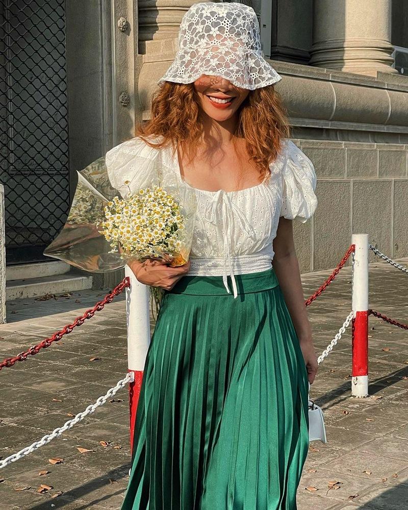 Phối đồ dạo phố tông xanh đẹp mắt như Hari Won - Yến Trang-8