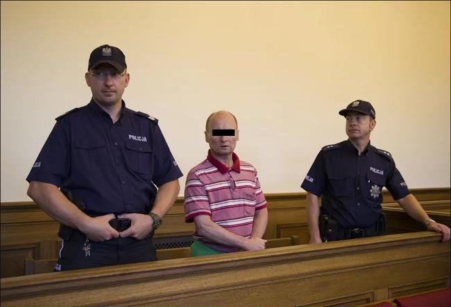 Chồng ác quỷ nhốt vợ suốt 2 năm cho thiên hạ cưỡng hiếp... thu tiền-1