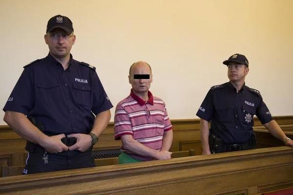 Cô gái khỏa thân bất tỉnh ở công viên nghi bị 11 người cưỡng hiếp, đánh đập-3